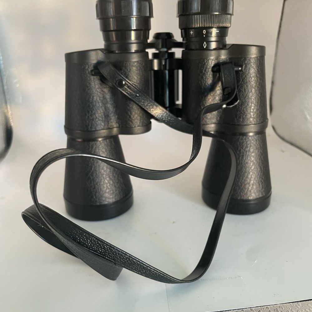 bushnell binoculars , Case And Instructions 4 Languages Insta Focus Case Incl..